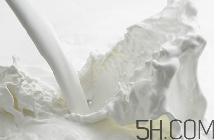 早上喝牛奶會長高嗎？早上喝牛奶會變白嗎？