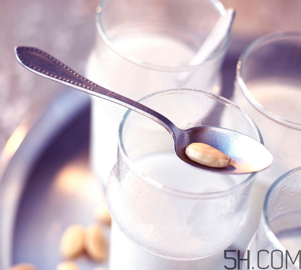 純牛奶好還是早餐奶好？純牛奶和早餐奶有什么區(qū)別