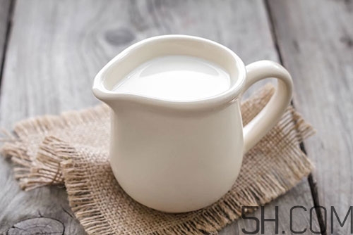 牛奶煮開(kāi)了還有營(yíng)養(yǎng)嗎？牛奶可以加熱嗎？