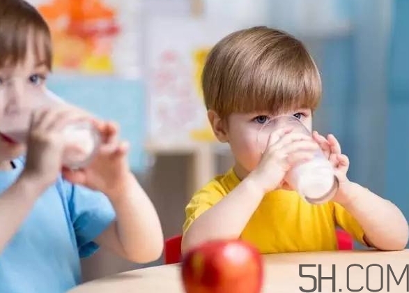 高鈣奶真的補鈣嗎？吃什么補鈣最快最好？