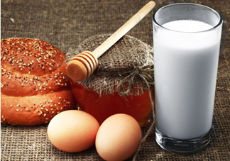 純牛奶好還是早餐奶好？純牛奶和早餐奶有什么區(qū)別