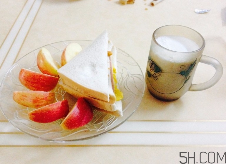 怎樣喝牛奶才健康？牛奶和什么一起喝效果最好？