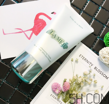 海藍(lán)之謎璀璨凈透潔面泡沫怎么用？使用方法