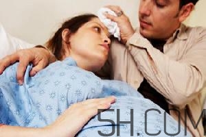 孕晚期真假宮縮怎么分辨？假性宮縮頻繁是快生了嗎？