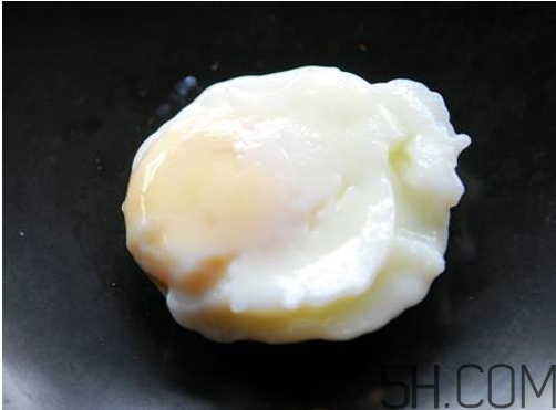 荷包蛋可以放紅糖嗎 荷包蛋放紅糖好嗎 荷包蛋可以放紅糖嗎 荷包蛋放紅糖好嗎