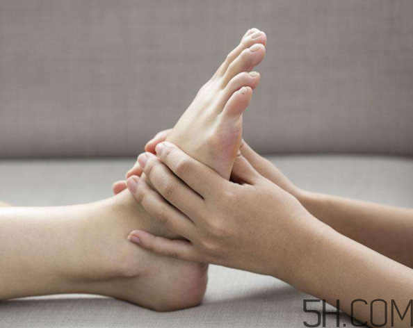 腳氣是缺乏維生素嗎？腳氣是缺什么維生素？