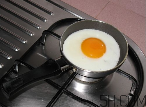 煎雞蛋為什么會(huì)炸 煎雞蛋怎么不炸鍋 煎雞蛋為什么會(huì)炸 煎雞蛋怎么不炸鍋