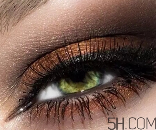 眼霜早上還是晚上用？眼霜可以早晚使用嗎？