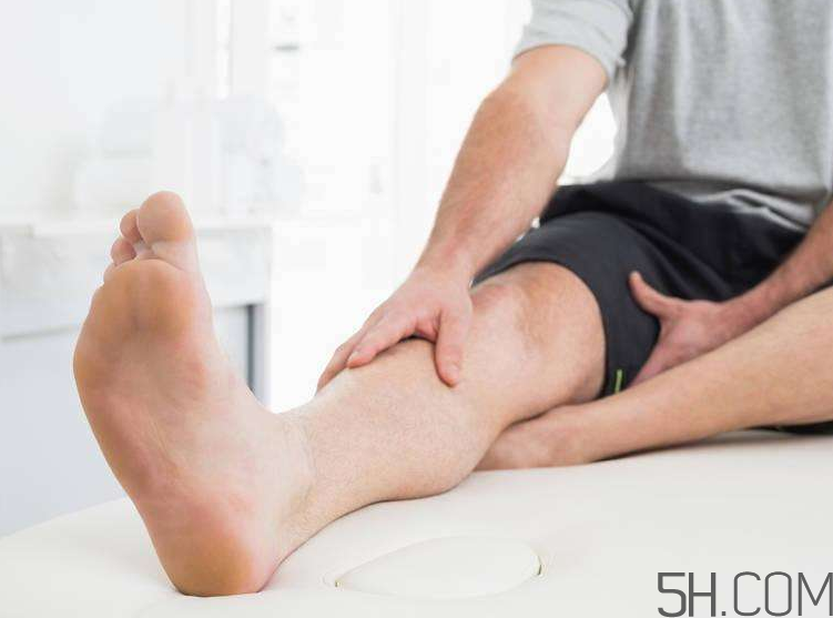 腳氣用鹽水泡腳有用嗎？用鹽水泡腳治腳氣嗎？