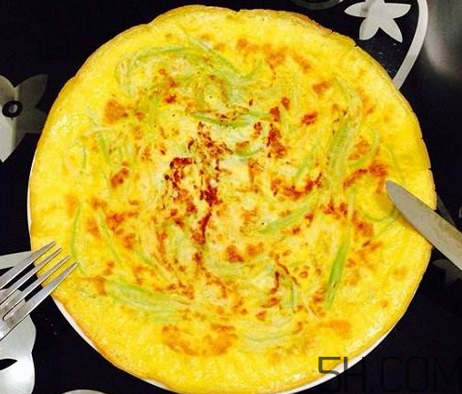 雞蛋餅和豆?jié){可以一起吃嗎？吃雞蛋餅?zāi)芎榷節(jié){嗎？