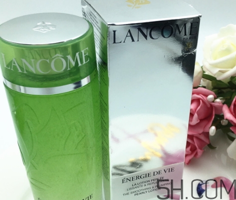 蘭蔻綠水和粉水哪個好？蘭蔻綠水和粉水區(qū)別