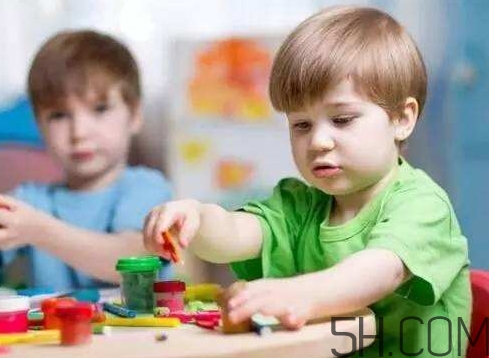 寶寶上幼兒園需要準(zhǔn)備什么？寶寶上幼兒園哭鬧怎么應(yīng)對？