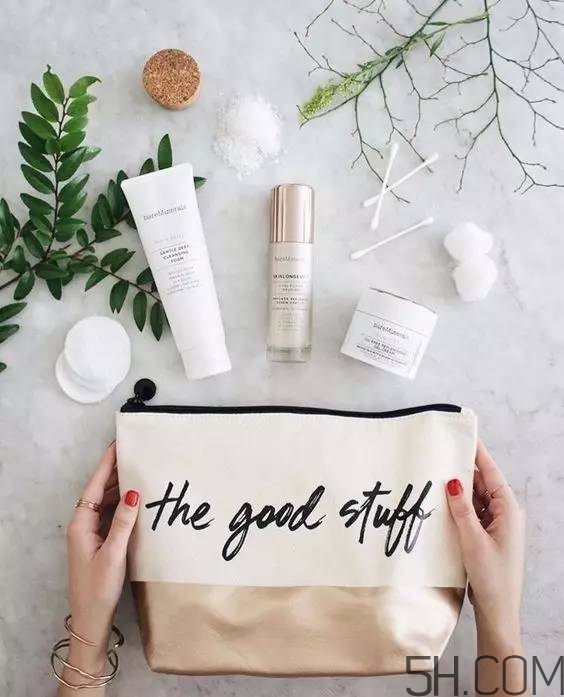 洗面奶和潔面乳的區(qū)別_洗面奶和潔面乳哪個好 洗面奶和潔面乳的區(qū)別_洗面奶和潔面乳哪個好