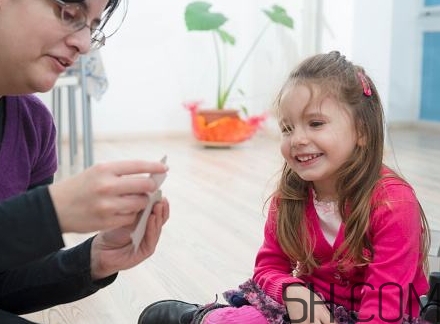 寶寶上幼兒園需要準(zhǔn)備什么？寶寶上幼兒園哭鬧怎么應(yīng)對？