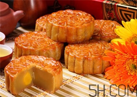 寶寶多大可以吃月餅？寶寶吃月餅會上火嗎？