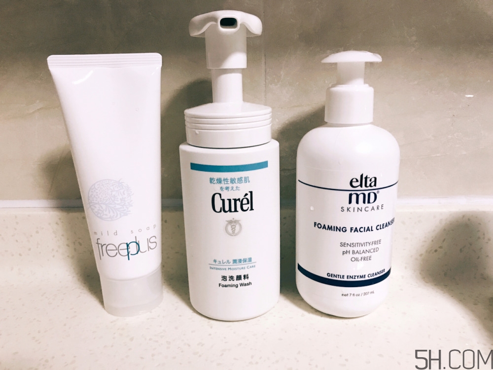 洗面奶和潔面乳的區(qū)別_洗面奶和潔面乳哪個好 洗面奶和潔面乳的區(qū)別_洗面奶和潔面乳哪個好