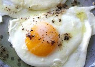 荷包蛋為什么發(fā)黑？荷包蛋發(fā)黑能吃嗎？