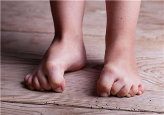 腳氣會(huì)通過(guò)床單傳染嗎？腳氣會(huì)傳染給嬰兒?jiǎn)幔?></a>
      <p class=