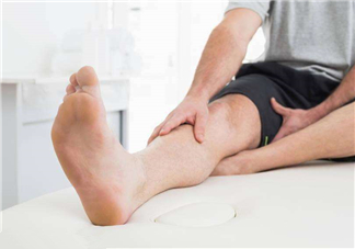 腳氣用鹽水泡腳有用嗎？用鹽水泡腳治腳氣嗎？