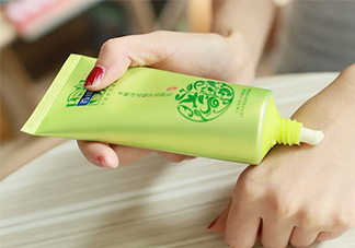 百雀羚水嫩凈透精華潔面乳價(jià)格_多少錢