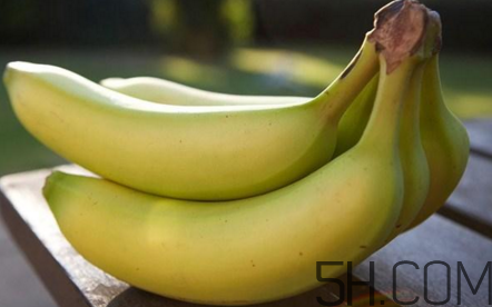 香蕉沒熟怎么催熟？變黑的香蕉還能不能食用？