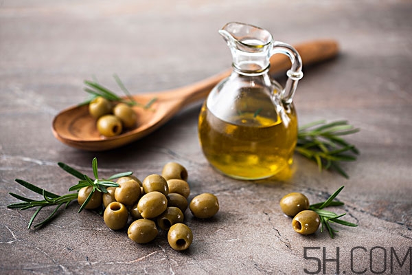 橄欖油去皺紋正確步驟 橄欖油去皺紋的方法 橄欖油去皺紋正確步驟 橄欖油去皺紋的方法