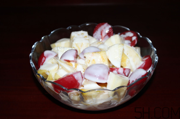 水果沙拉的熱量是多少？水果沙拉用什么沙拉醬好吃？