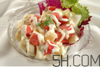 水果沙拉的熱量是多少？水果沙拉用什么沙拉醬好吃？