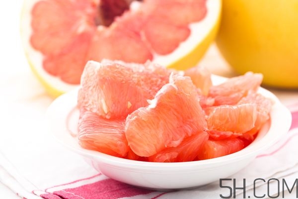 紅心柚子多少錢(qián)一斤？紅心柚子怎么挑選？