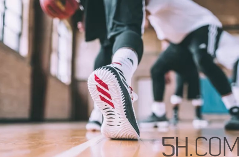 adidas dame 4多少錢？阿迪達(dá)斯利拉德四代上腳效果