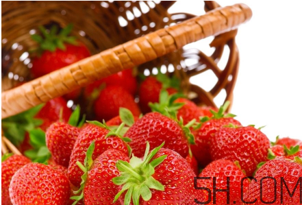 草莓怎么保存不會(huì)發(fā)霉？摘草莓小技巧