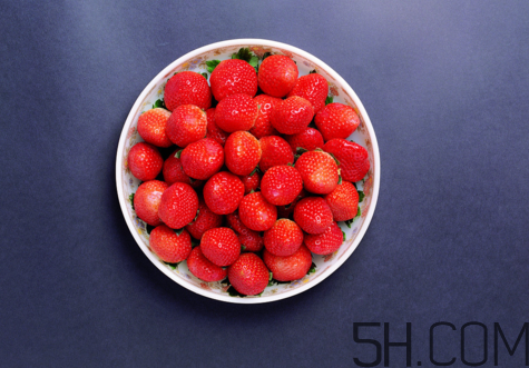 奶油草莓是不是轉(zhuǎn)基因？激素草莓的危害有哪些？