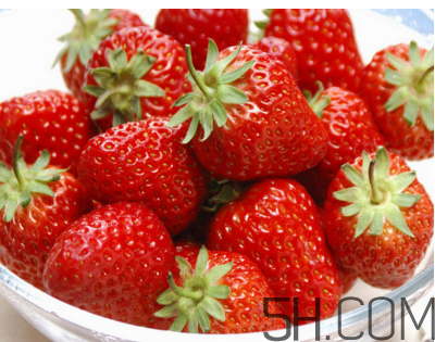 幾月份是摘草莓的季節(jié)？草莓榨汁搭配什么好喝？