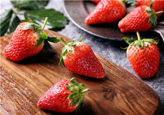 幾月份是摘草莓的季節(jié)？草莓榨汁搭配什么好喝？