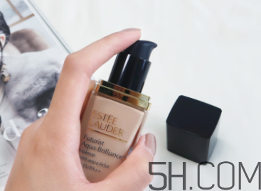 雅詩蘭黛沁水粉底液色號_試色 雅詩蘭黛沁水粉底液色號_試色