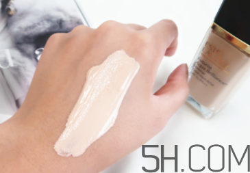 雅詩蘭黛沁水粉底液色號_試色 雅詩蘭黛沁水粉底液色號_試色