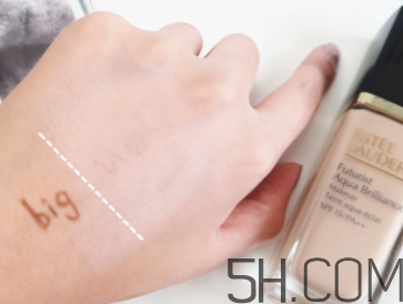 雅詩蘭黛沁水粉底液色號_試色 雅詩蘭黛沁水粉底液色號_試色