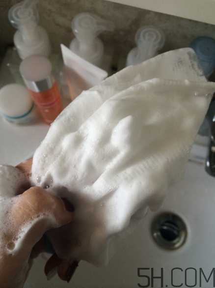 芙麗芳絲洗面奶是氨基酸嗎？氨基酸洗面奶有哪些？