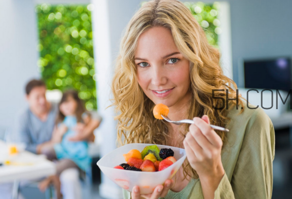 晚餐吃太晚的危害 晚餐千萬別碰六種食物 晚餐吃太晚的危害 晚餐千萬別碰六種食物