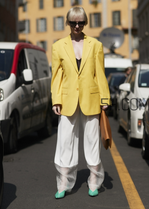 黃色西裝怎么搭配好看？黃色西裝搭配圖片