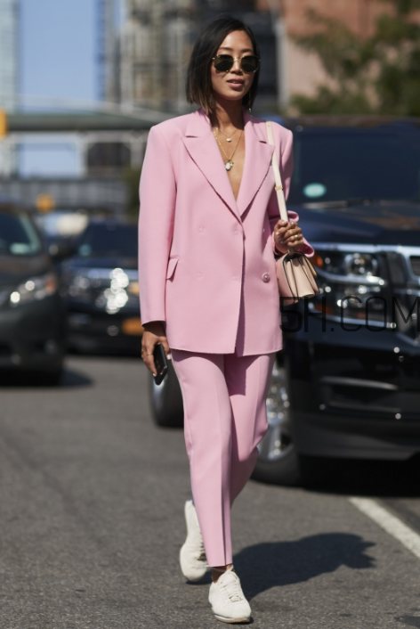 西裝配運動鞋好看嗎？西裝配運動鞋怎么穿？