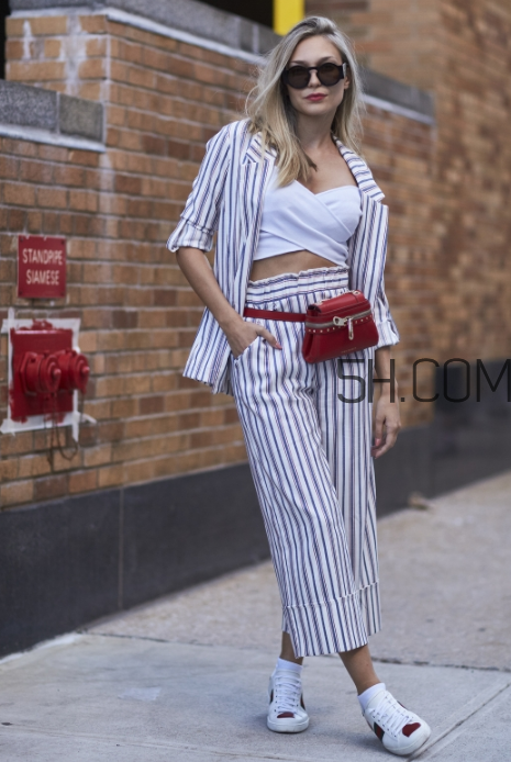 西裝配運動鞋好看嗎？西裝配運動鞋怎么穿？