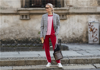 西裝配運動鞋好看嗎？西裝配運動鞋怎么穿？