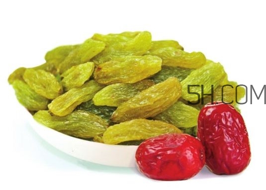 葡萄干泡水喝有什么好處？葡萄干吃之前需要洗嗎