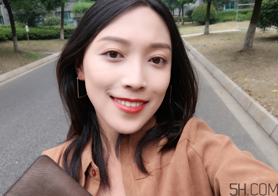 雅詩蘭黛沁水粉底液色號_試色 雅詩蘭黛沁水粉底液色號_試色