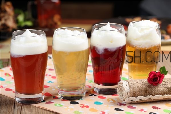 過期啤酒能洗頭發(fā)嗎 如何用過期啤酒洗頭發(fā) 過期啤酒能洗頭發(fā)嗎 如何用過期啤酒洗頭發(fā)