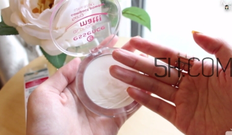 essence定妝蜜粉餅怎么樣？essence粉餅試色