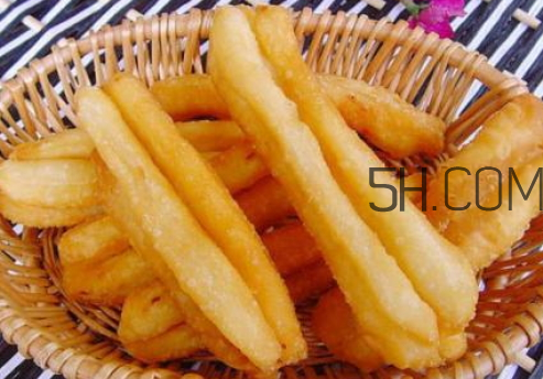 炸油條的面怎么和 炸油條的面醒多長時間 炸油條的面怎么和 炸油條的面醒多長時間