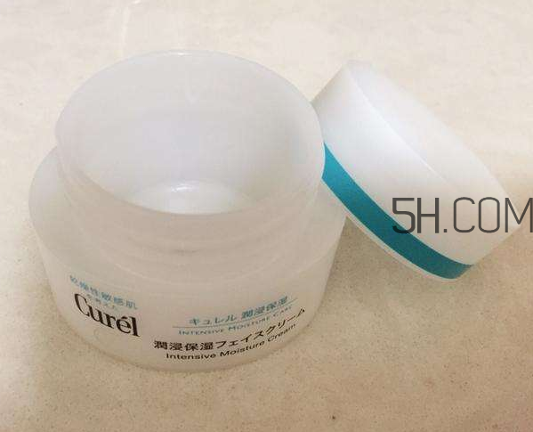 珂潤面霜有酒精味嗎？珂潤面霜是什么氣味的？