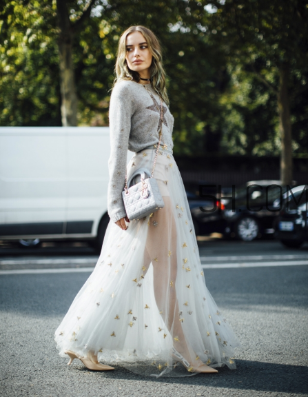 毛衣配長(zhǎng)裙好看嗎？毛衣和長(zhǎng)裙怎么搭配？